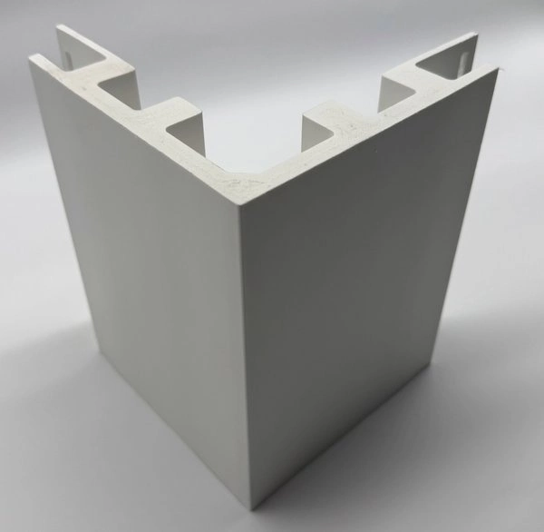 Extruded Corner W/J & Nail Fin